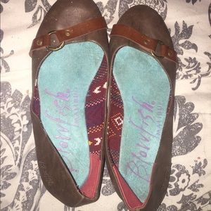 Brown slippers/slip ons